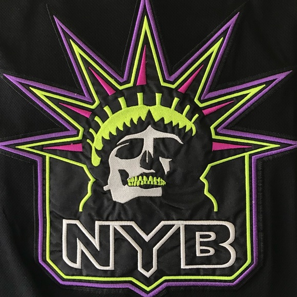 Size Large - Picture 13 of 16